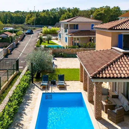 Holiday home Family Di *