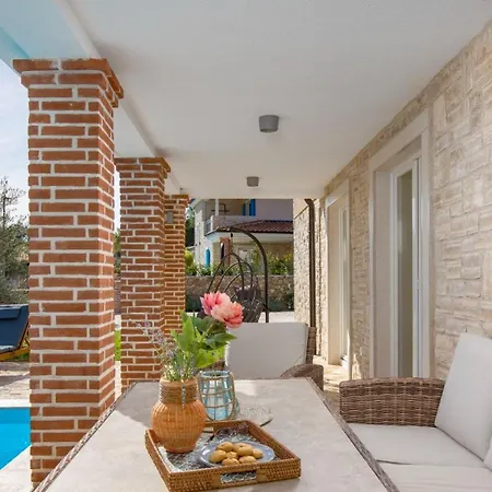 Family Di * Malinska